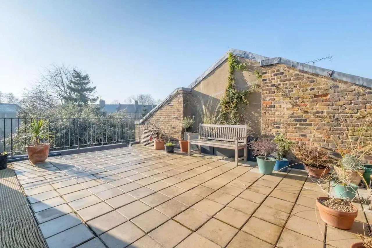 Peaceful 2 Bedroom Flat With Roof Terrace - Hackney 伦敦 公寓