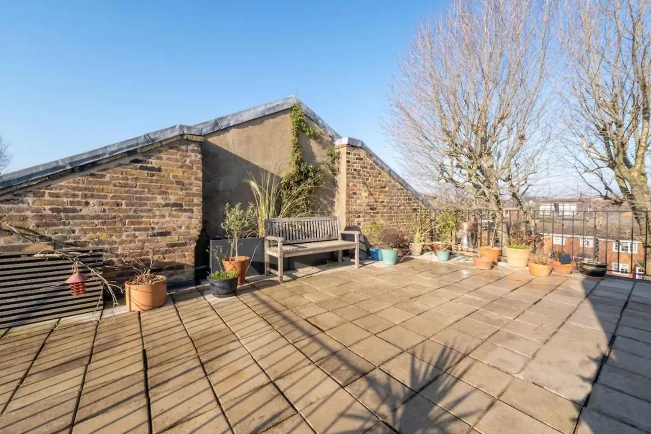 Peaceful 2 Bedroom Flat With Roof Terrace - Hackney 伦敦 公寓